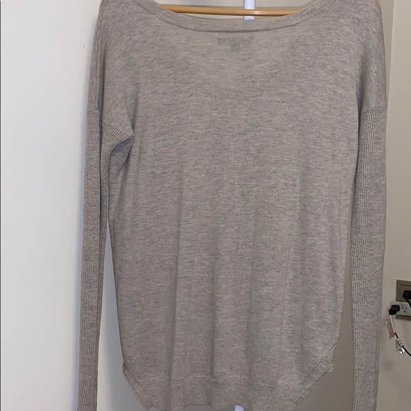 Long sleeve v-neck sweater - Picture 3 of 4